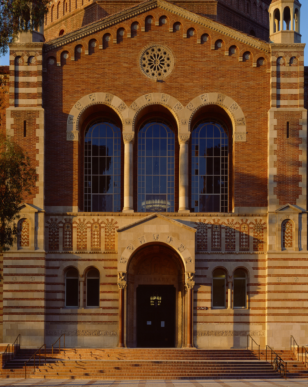UCLA Powell Library